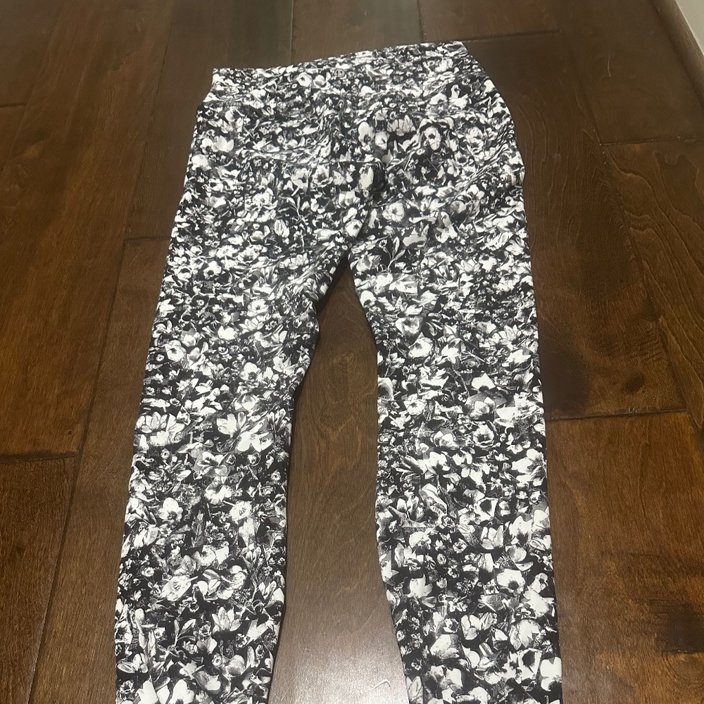 Lululemon floral wunder under leggings